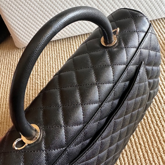 Medium Chanel with handle caviar leather - Picture 15 of 16